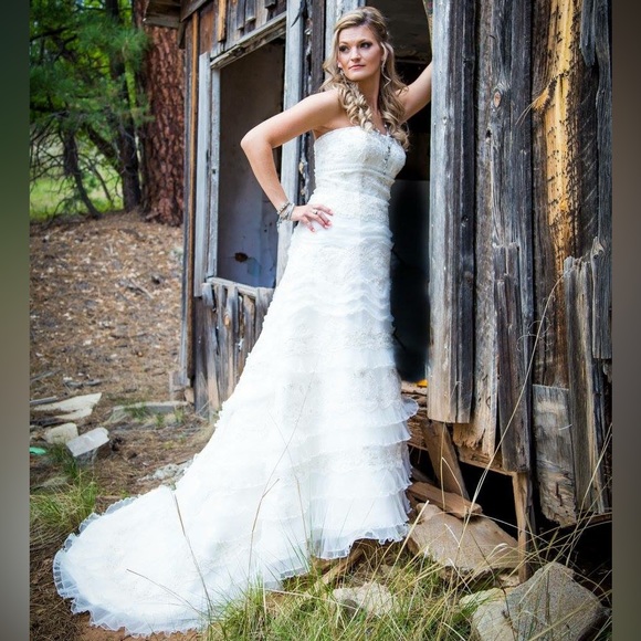 David's Bridal Dresses & Skirts - David's Bridal White Strapless Tiered Lace Wedding Gown